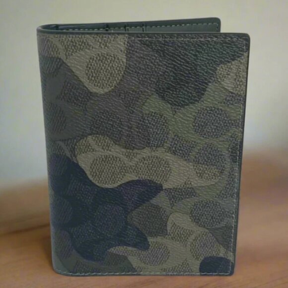 Coach Passport Case Camo Signature Canvas Slim Wallet CX878 Travel Shamrock - Picture 1 of 9